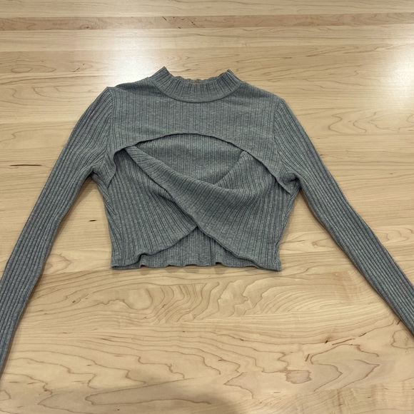 Tops - Cropped gray sweater with cut out. Size large.